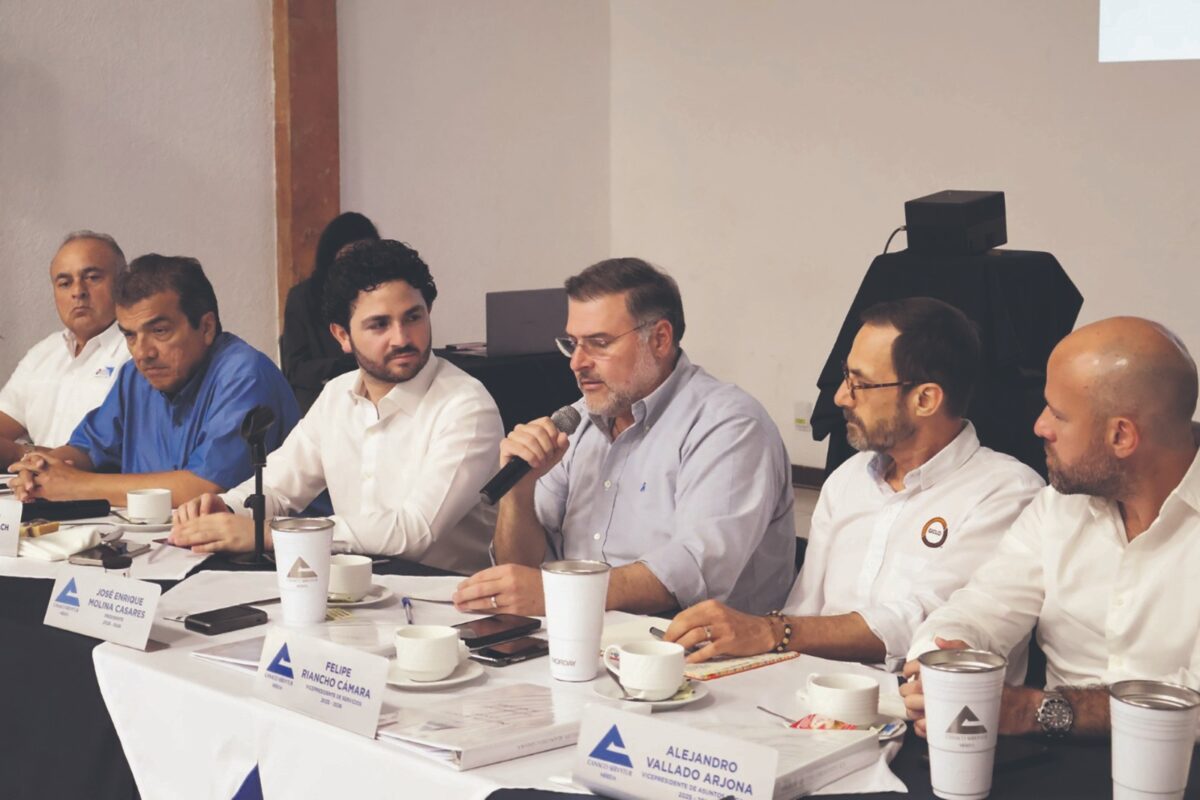 Visita diplomática impulsa inversión en Yucatán con proyectos clave como el Tren Maya y el Puerto de Progreso. Desarrollo económico en marcha.