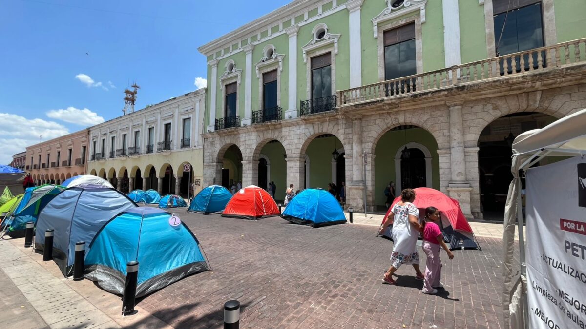 Paro de la CNTE deja sin clases a 1.2 millones de alumnos, pese a aumentos salariales anunciados por Sheinbaum.