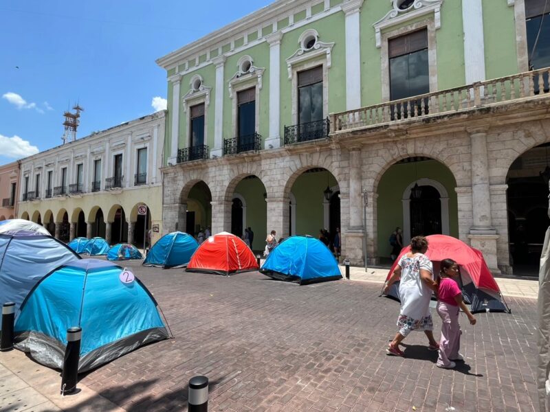 Paro de la CNTE deja sin clases a 1.2 millones de alumnos, pese a aumentos salariales anunciados por Sheinbaum.