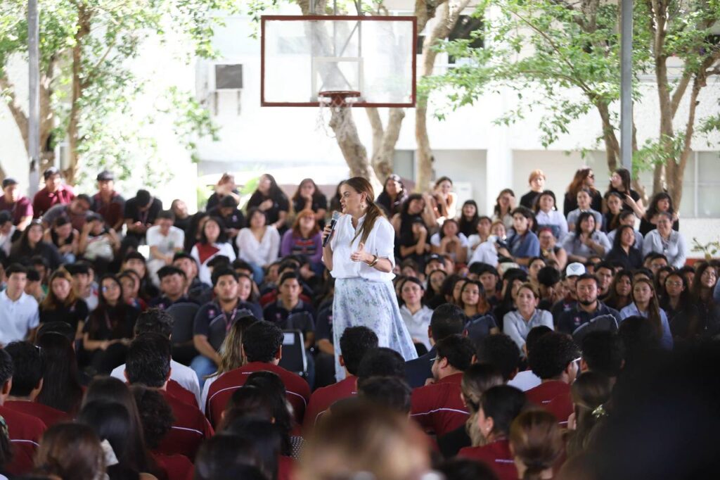 Cecilia Patrón impulsa diálogo juvenil con “Alcaldesa en tu Escuela”