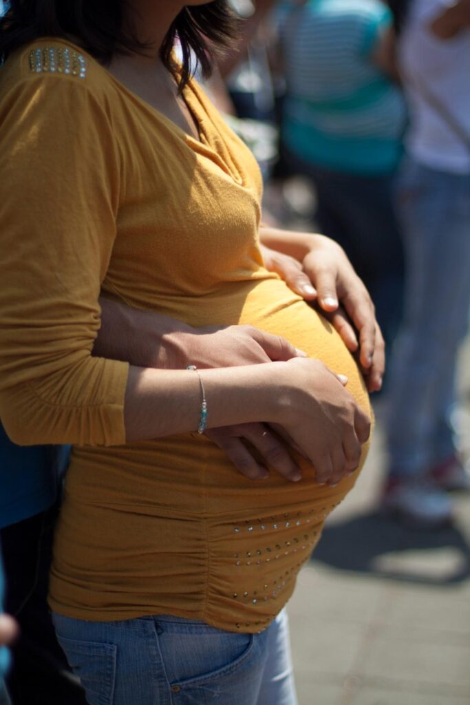 Llaman a prevenir los embarazos en menores