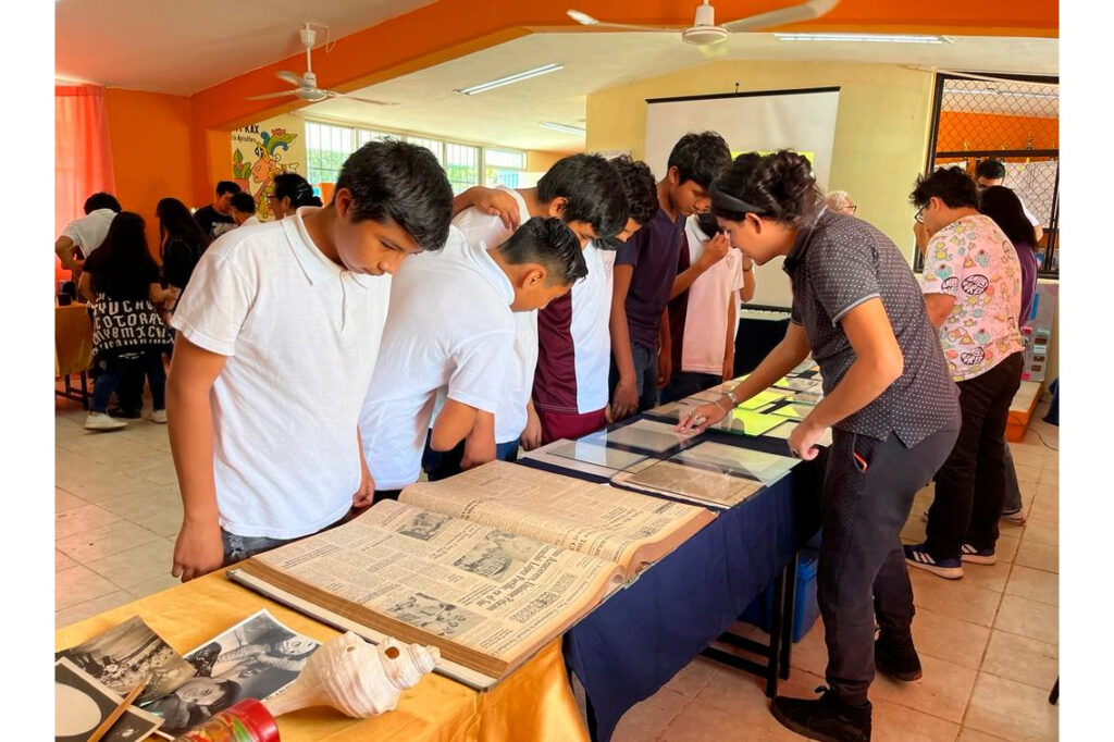 El Museo Móvil de la UADY impulsa la identidad yucateca mediante una colección itinerante que lleva la historia viva a escuelas del estado.