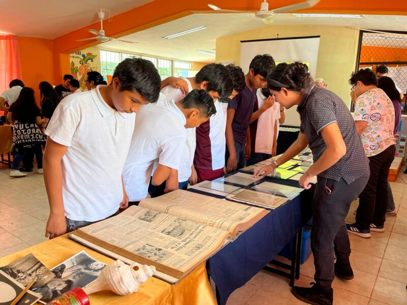 El Museo Móvil de la UADY impulsa la identidad yucateca mediante una colección itinerante que lleva la historia viva a escuelas del estado.