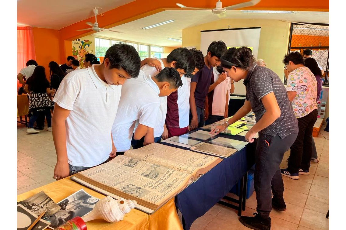 El Museo Móvil de la UADY impulsa la identidad yucateca mediante una colección itinerante que lleva la historia viva a escuelas del estado.
