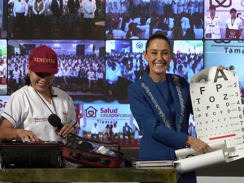 Claudia Sheinbaum lanza el programa Salud Casa por Casa para atender a 14 millones de personas con brigadas médicas domiciliarias.