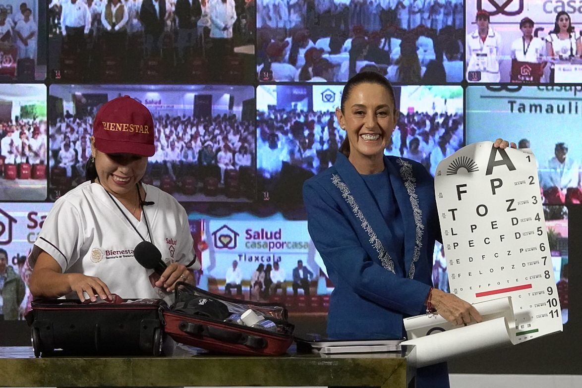 Claudia Sheinbaum lanza el programa Salud Casa por Casa para atender a 14 millones de personas con brigadas médicas domiciliarias.