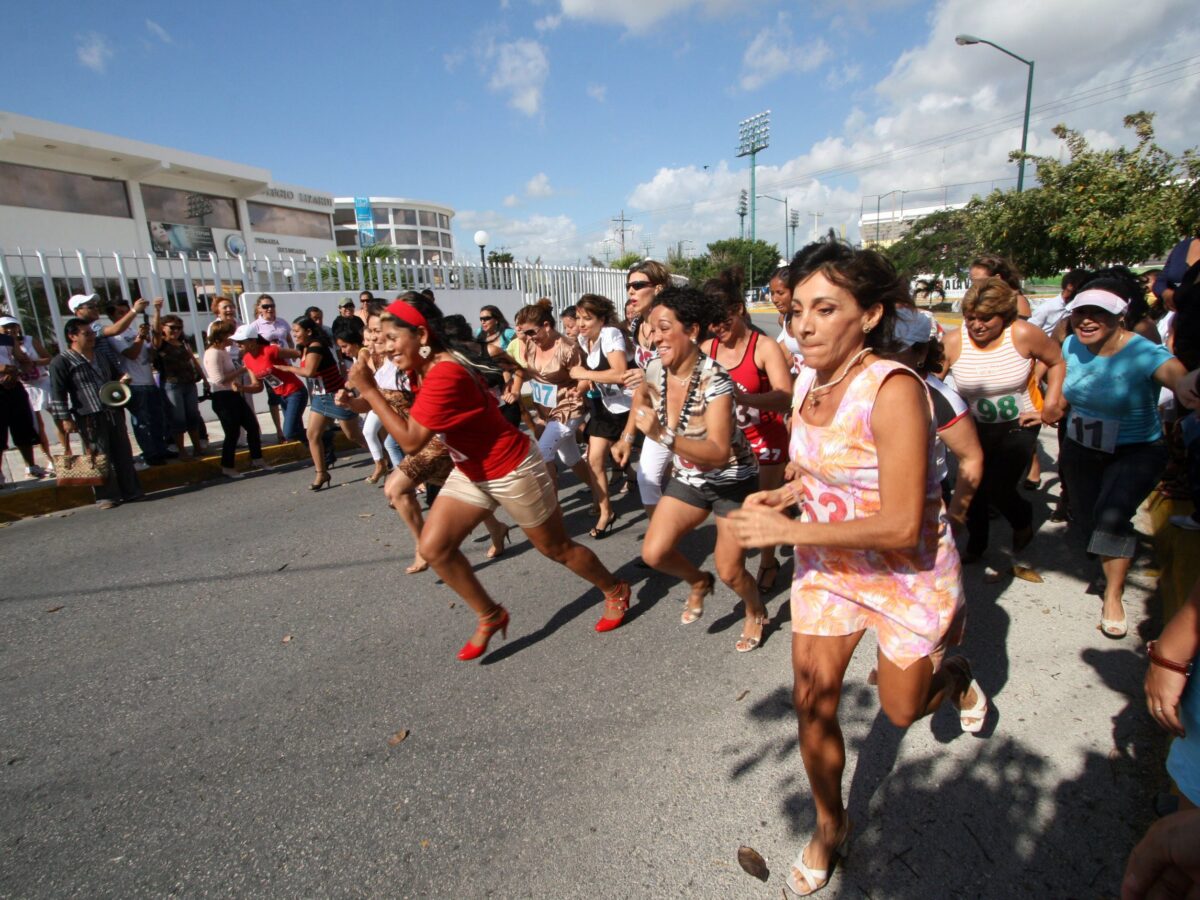 Únete a la Carrera en Tacones 2025 CDMX este 21 de junio y corre con orgullo para apoyar a Casa Frida. ¡Inscríbete y dona!