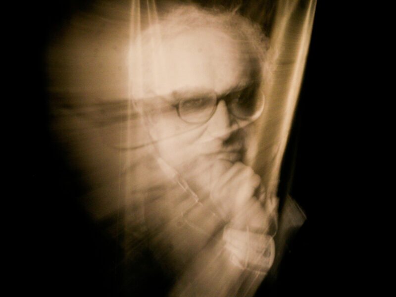 MÉXICO, D.F., 21JUNIO2010.- Amigos y familiares, integrantes de la comunidad cultural y seguidores del escritor Carlos Monsivais, realizaron un homenaje postumo en el Teatro de la Ciudad de México.