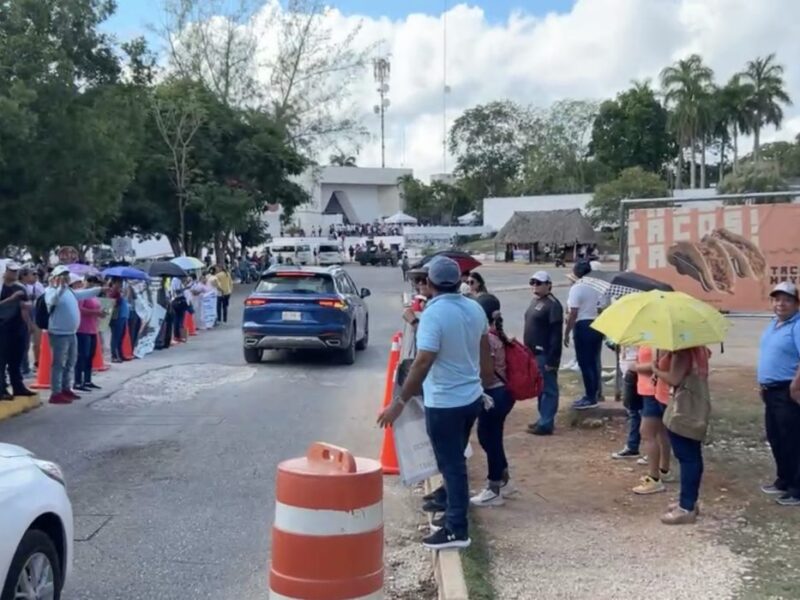 Maestros de la CNTE permiten acceso gratuito a Chichén Itzá, Uxmal y Ek Balam como protesta por demandas laborales no atendidas.