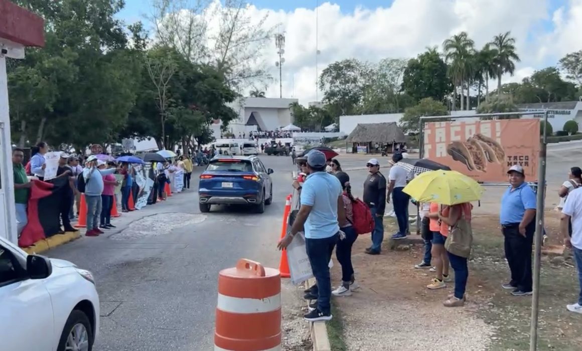 Maestros de la CNTE permiten acceso gratuito a Chichén Itzá, Uxmal y Ek Balam como protesta por demandas laborales no atendidas.