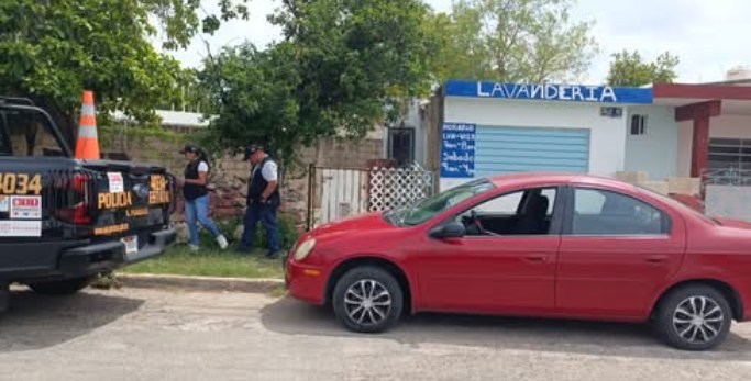 Policía de Yucatán intercepta vehículo vinculado a narcomenudeo en Mérida; dos personas detenidas en operativo en el poniente de la ciudad.