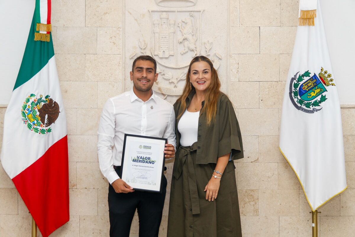 Capitán Roger Castillo recibe distinción Valor Meridano por aterrizaje de emergencia que salvó a 215 personas rumbo a Mérida.