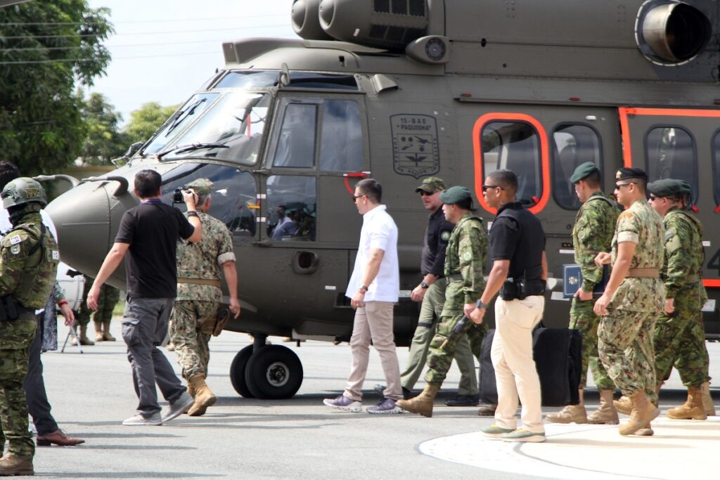 Ecuador aprueba instalación de bases militares extranjeras