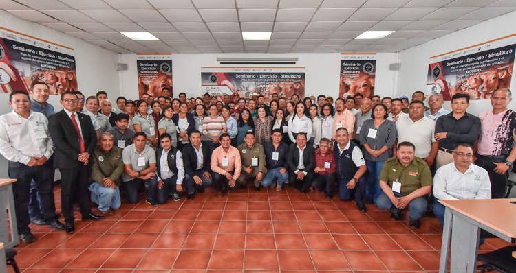 Capacitan a 100 veterinarios contra gusano barrenador