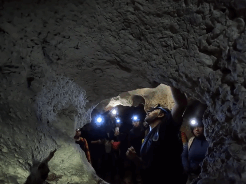 Estudiantes de la ENES Unidad Mérida UNAM descienden a cuevas de Yucatán para estudiar ecosistemas subterráneos. Ciencia en acción.