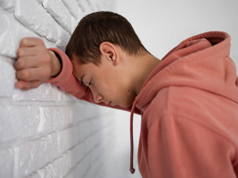 El crimen organizado en México recluta a más de 250 mil menores. Reinserta exige tipificar este delito y proteger a las infancias.