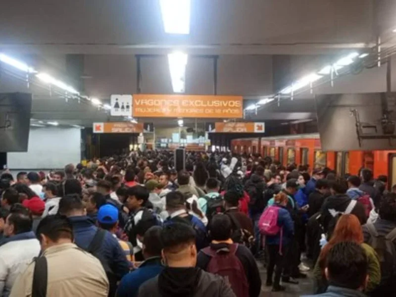 Colapso en Línea 7 del Metro CDMX provoca retrasos de hasta 30 minutos y aglomeraciones en andenes este 11 de junio.