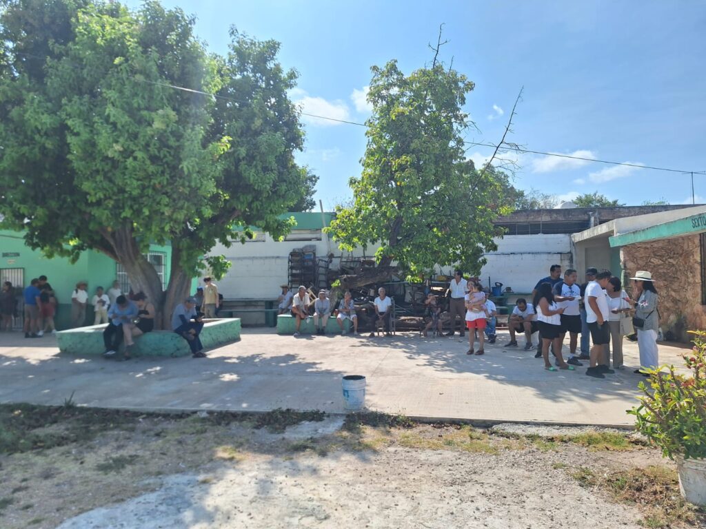 Inicia jornada electoral con inconformidades en la casilla especial única de Muna