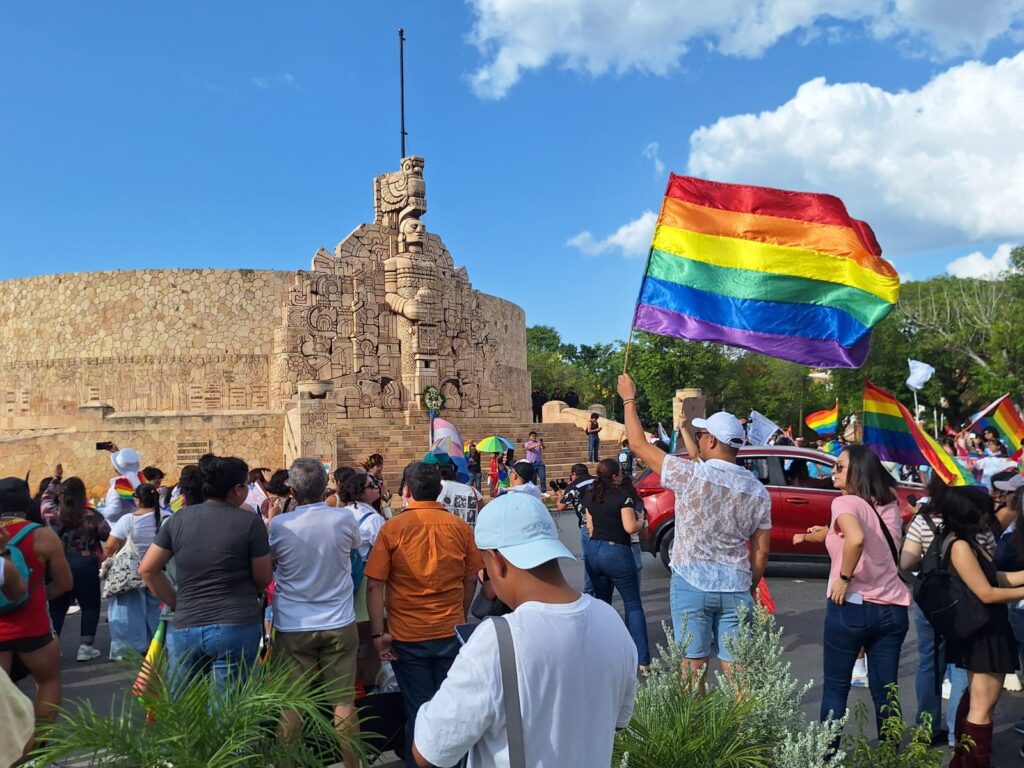 Más de 10 mil personas llenan de color las calles en la Marcha del Orgullo 2025