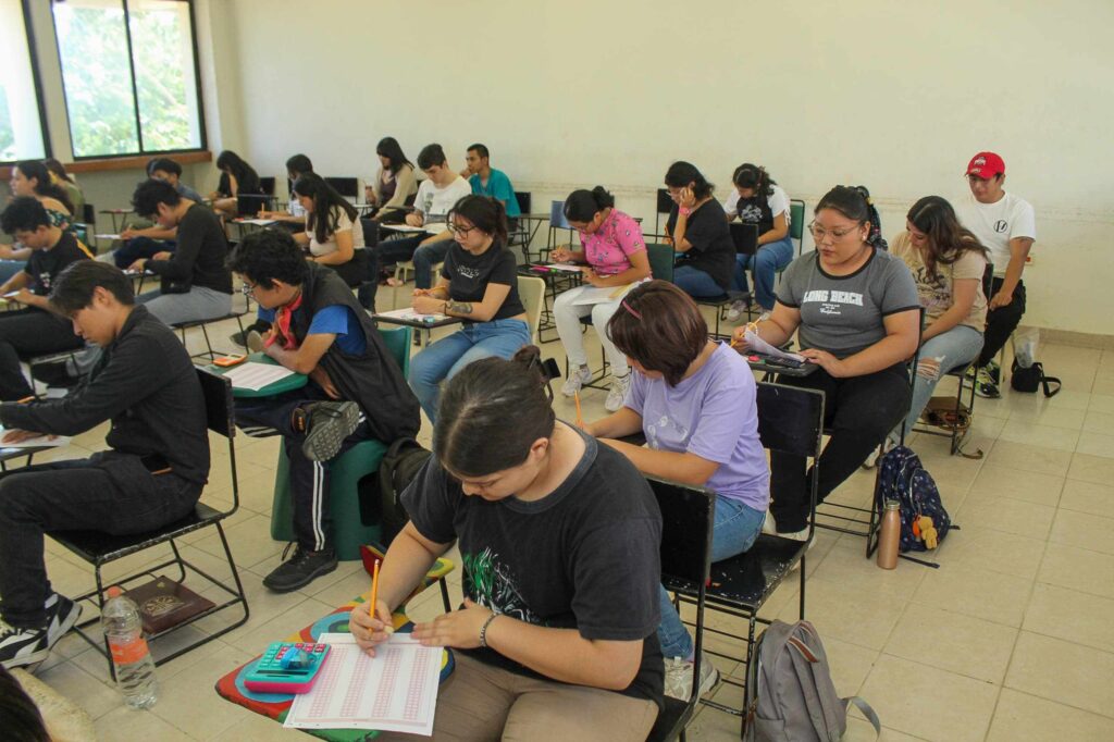 Más de 1500 personas presentan examen de admisión en la UTM