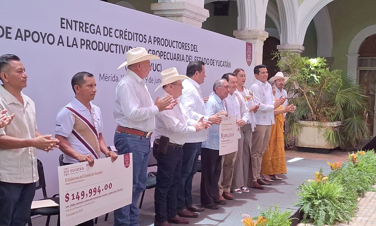 Gobernador Díaz Mena entrega créditos agropecuarios en Yucatán para impulsar proyectos con baja tasa de interés y apoyar a productores rurales.