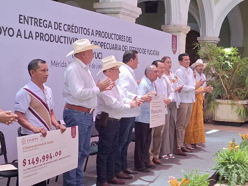 Gobernador Díaz Mena entrega créditos agropecuarios en Yucatán para impulsar proyectos con baja tasa de interés y apoyar a productores rurales.