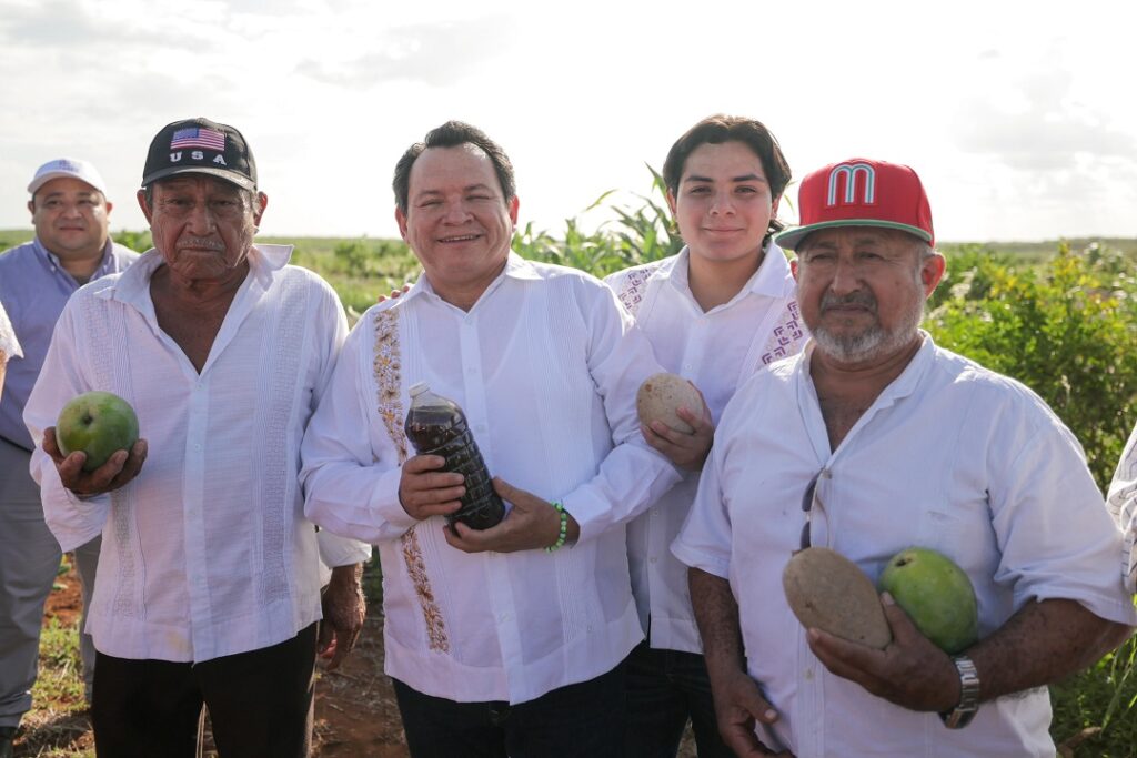 Gobierno respalda productores con más caminos sacacosechas