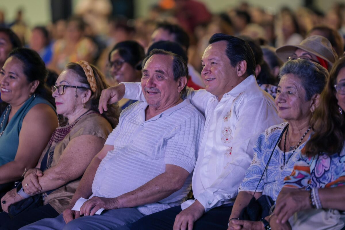 Gobernador Joaquín Díaz Mena celebra el Día del Padre en Mérida con música, humor y mensaje de unidad familiar.