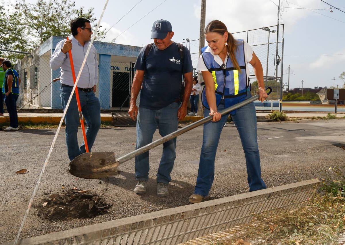 Cecilia Patrón intensifica limpieza de rejillas en Mérida para prevenir inundaciones durante la temporada de lluvias.