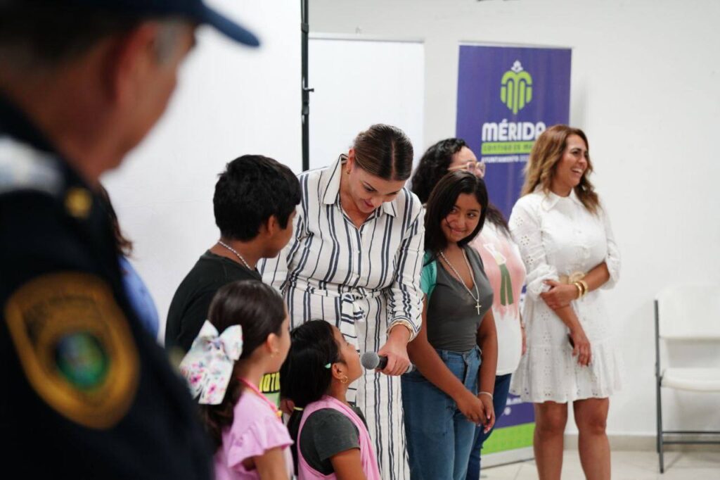 Cecilia Patrón impulsa espacios de apoyo para mujeres