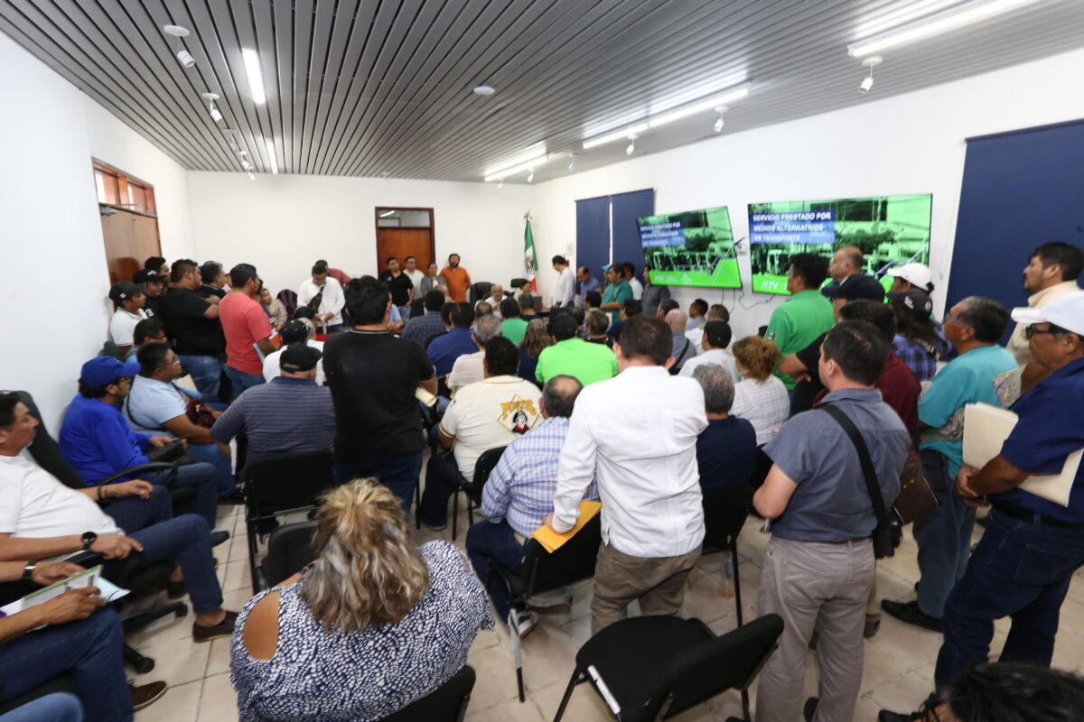 Mototaxis en Mérida avanzan hacia su regularización con reglas claras, certificados de operación y capacitación obligatoria.