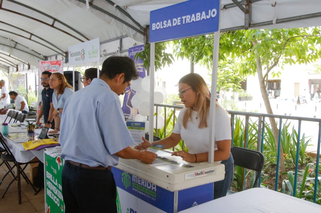 Atiende Cecilia Patrón necesidades en Miércoles Ciudadano