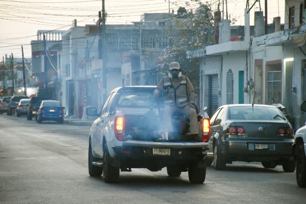 Refuerzan fumigación en Mérida ante temporada de lluvias