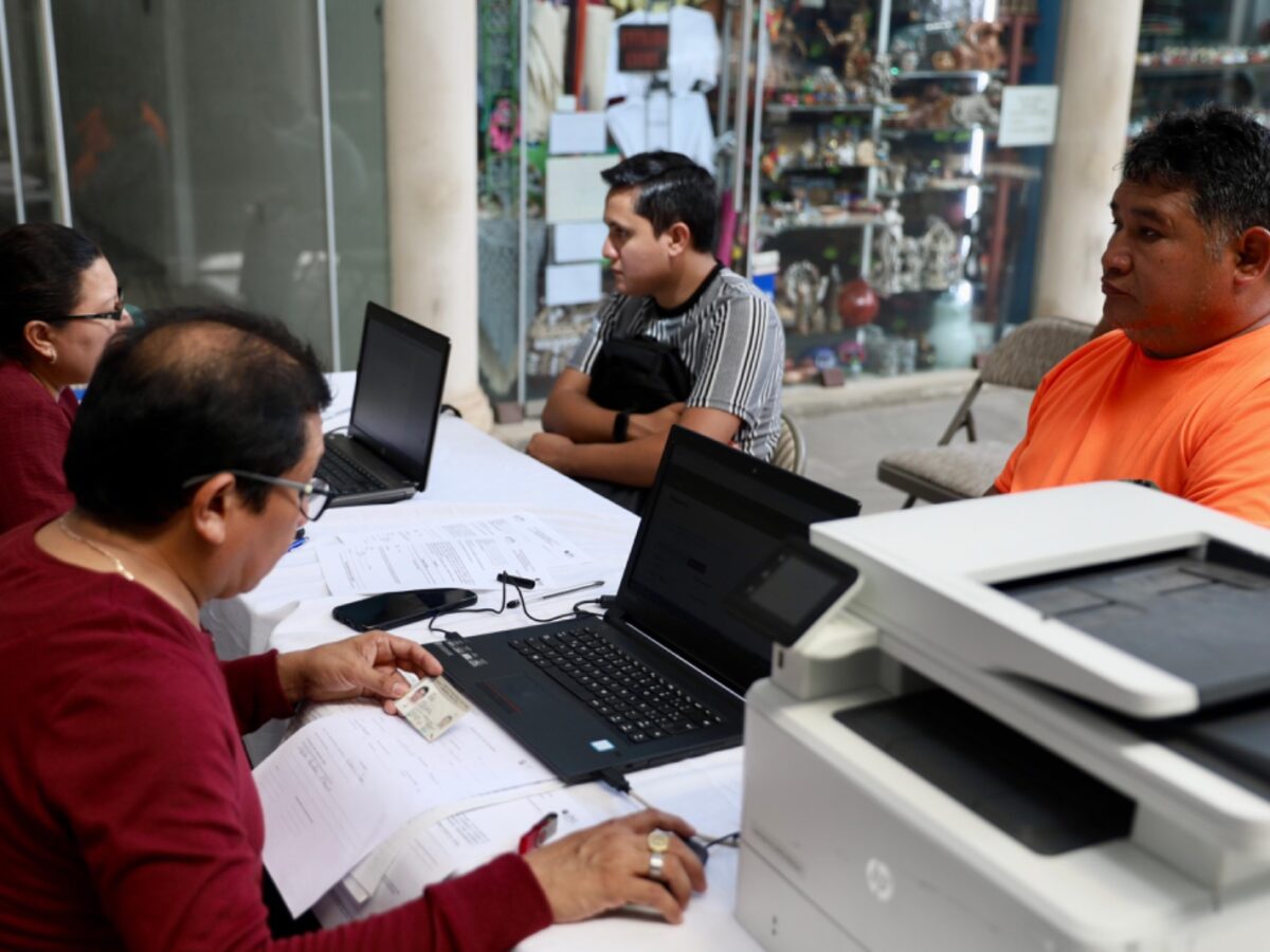 El Pasaje del Empleo ofrece más de 800 vacantes y asesoría para quienes buscan trabajo formal en Mérida. Atención todos los lunes en el centro.