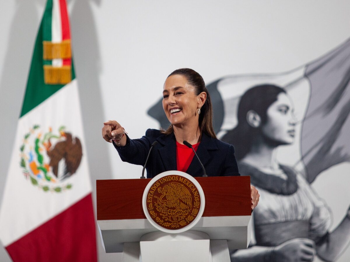 Claudia Sheinbaum condenó actos xenofóbicos durante protesta contra la gentrificación en CDMX y reiteró su rechazo al racismo y la discriminación.