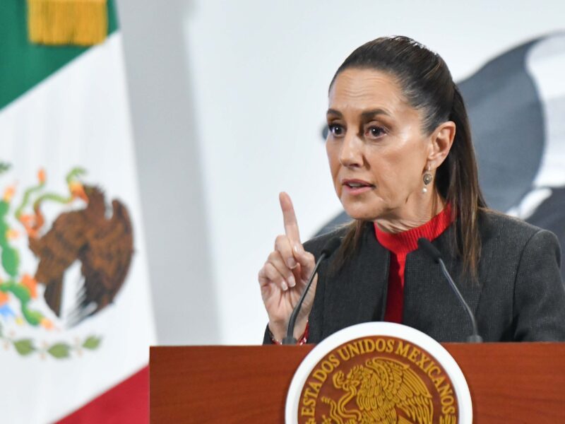 Sheinbaum condena insultos de Salinas Pliego a periodistas y exige justicia ante violencia verbal contra las mujeres.