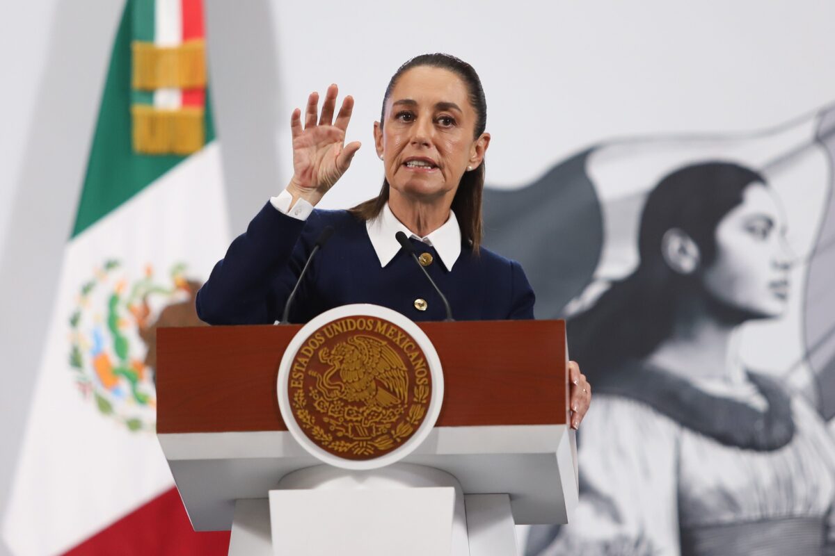 Sheinbaum rechaza arancel al jitomate impuesto por EU y anuncia apoyo a productores mexicanos con el Plan México.