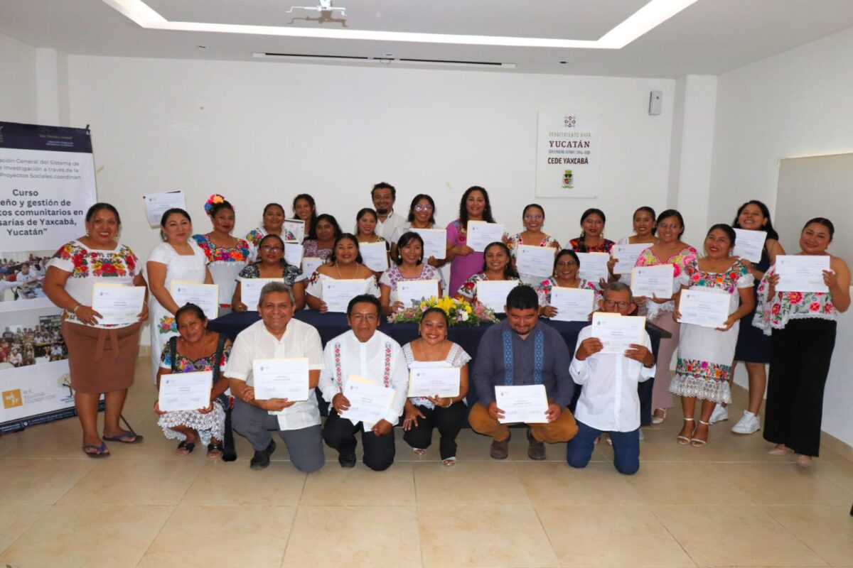 La UADY clausura el curso de diseño de proyectos comunitarios en Yaxcabá, impulsando el desarrollo local con 9 propuestas innovadoras.