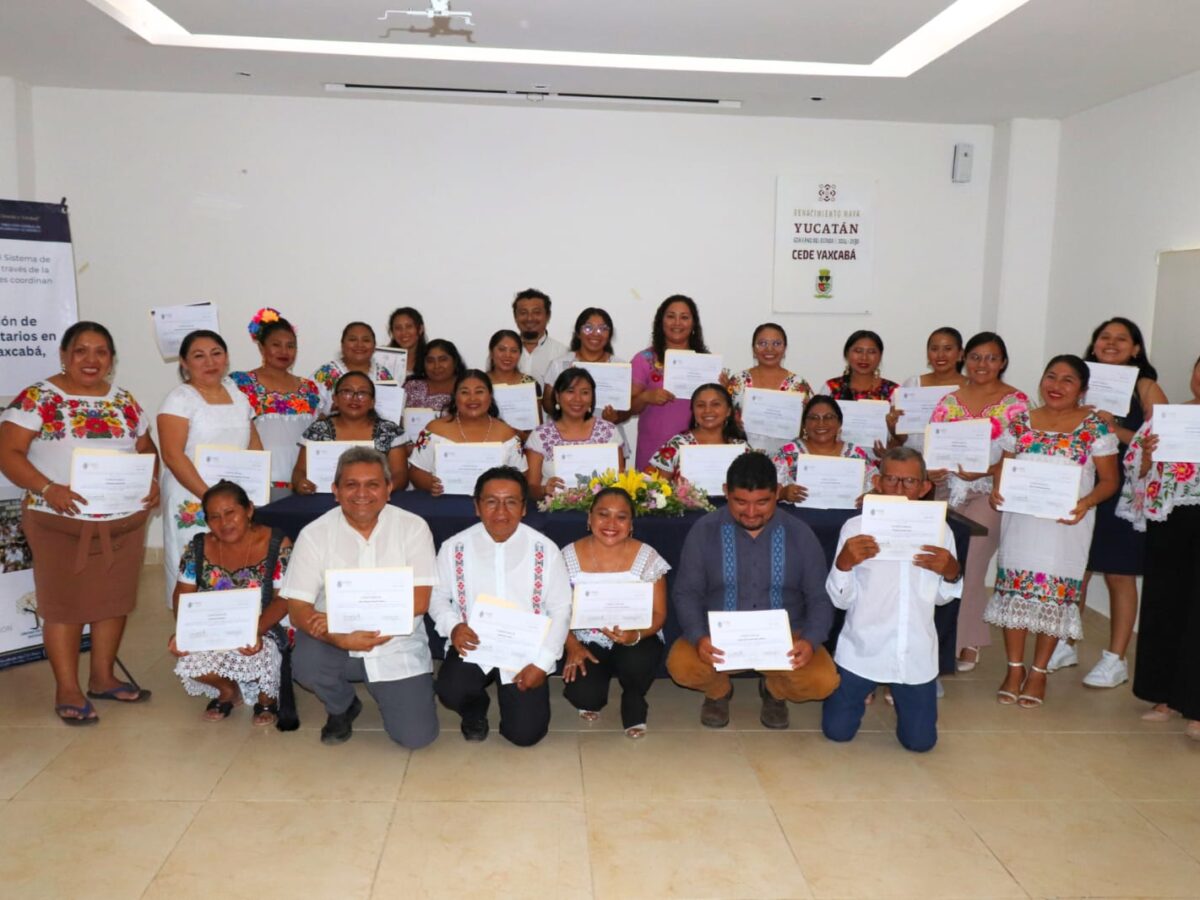 La UADY clausura el curso de diseño de proyectos comunitarios en Yaxcabá, impulsando el desarrollo local con 9 propuestas innovadoras.