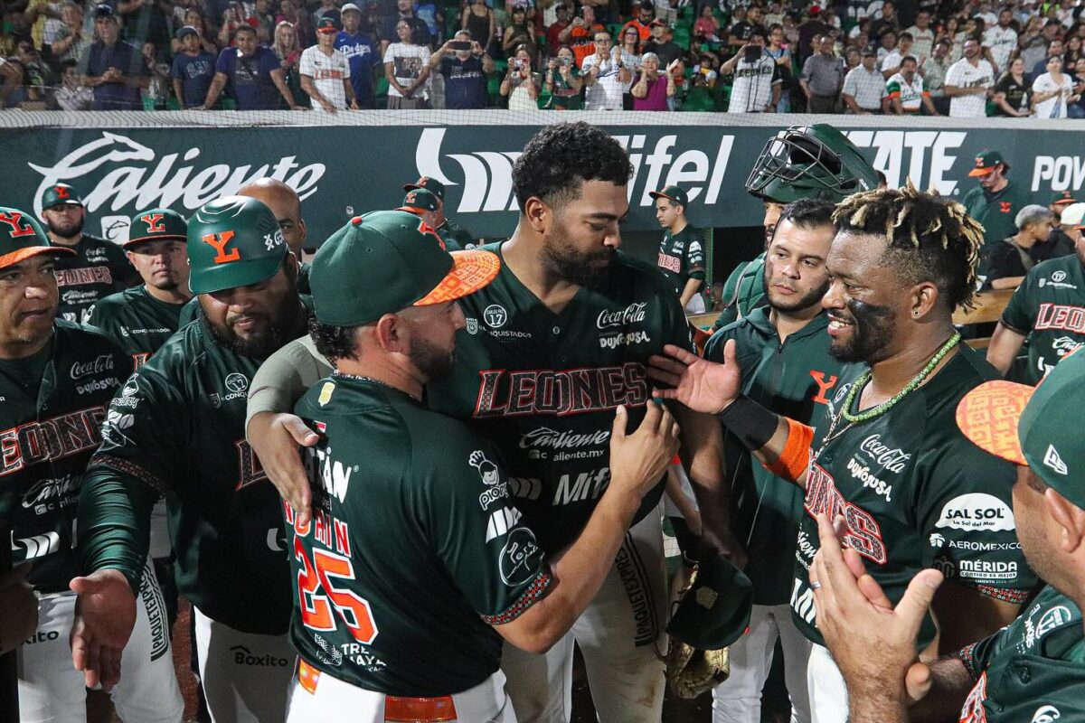Los Leones de Yucatán vencen 10-7 a los Diablos Rojos y empatan la serie en el Kukulcán con gran noche de Yangervis Solarte.