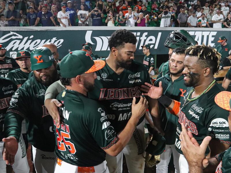 Los Leones de Yucatán vencen 10-7 a los Diablos Rojos y empatan la serie en el Kukulcán con gran noche de Yangervis Solarte.