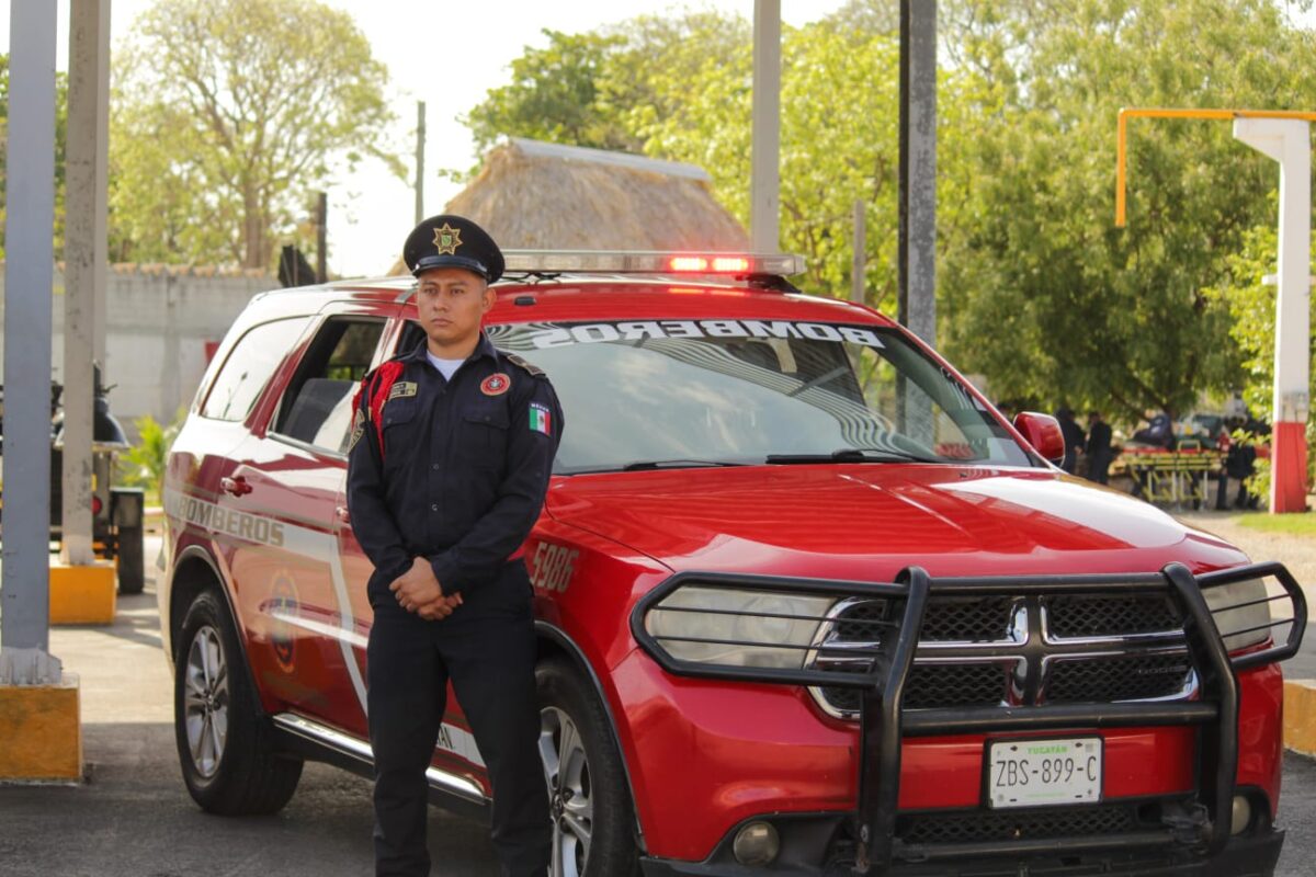 Yucateco se une a brigada mexicana que combate incendios forestales en Canadá, en la provincia de Manitoba.