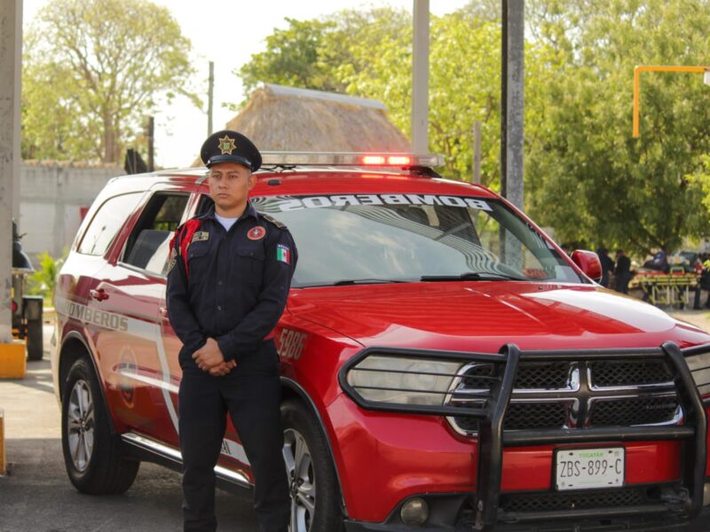 Yucateco se une a brigada mexicana que combate incendios forestales en Canadá, en la provincia de Manitoba.