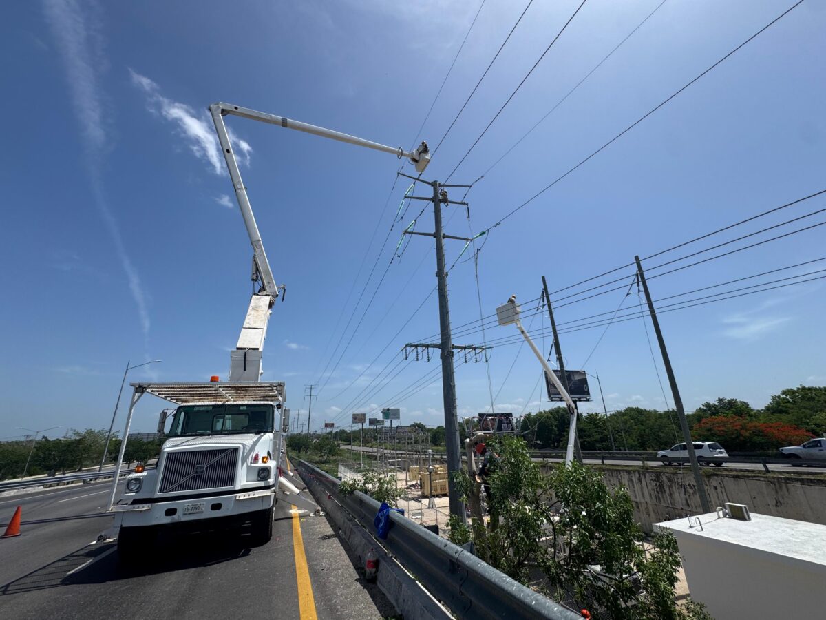 La CFE concluye con éxito conexión eléctrica en zona costera de Yucatán, mejorando suministro en Progreso y comisarías de Mérida.
