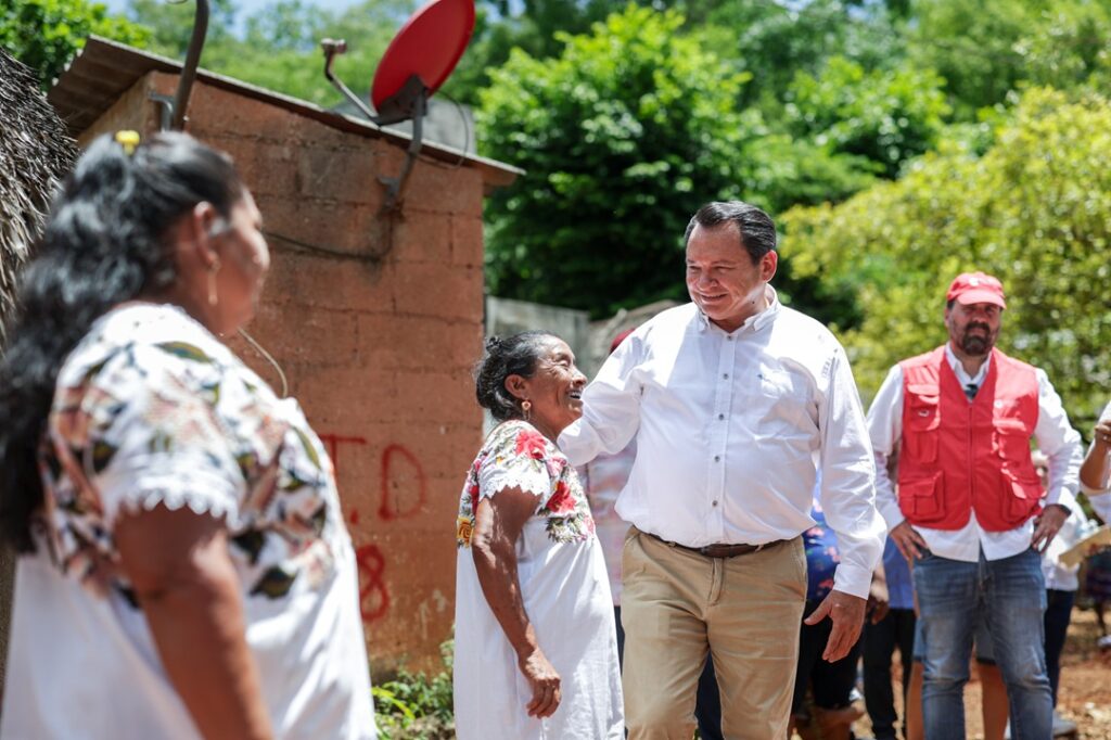 Gobierno lleva agua potable a comunidades de Tekax