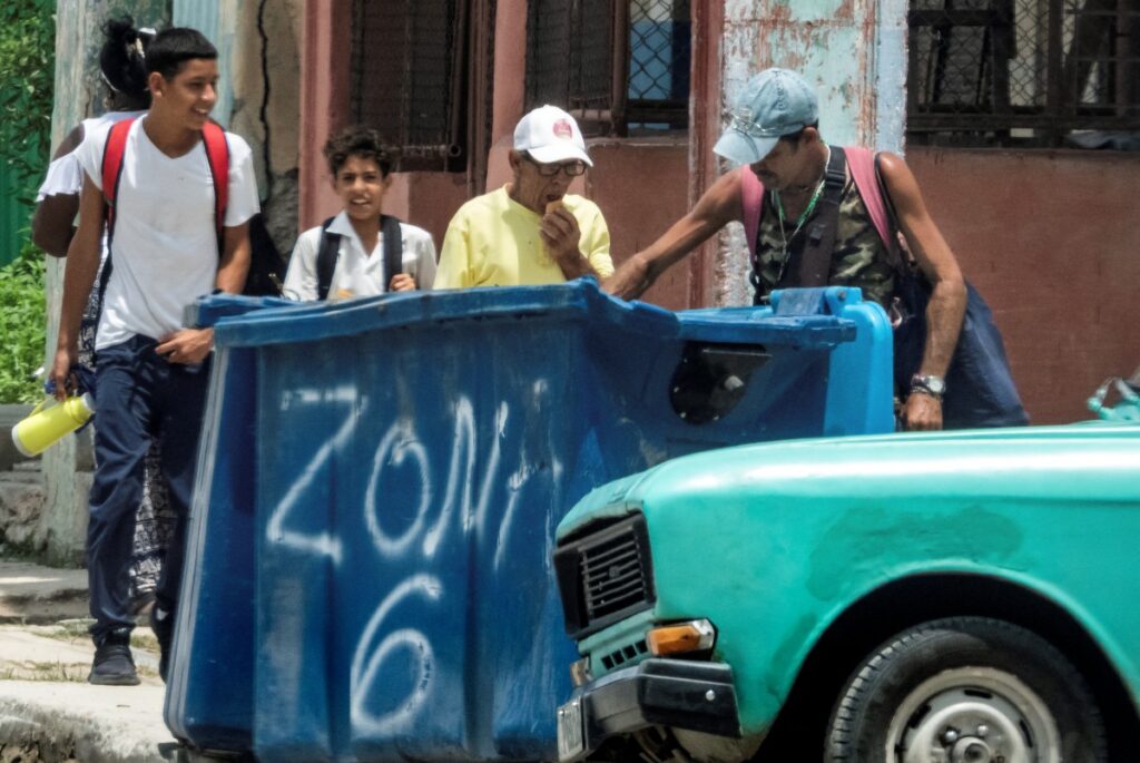 Renuncia ministra que negó existencia de "mendigos" en Cuba