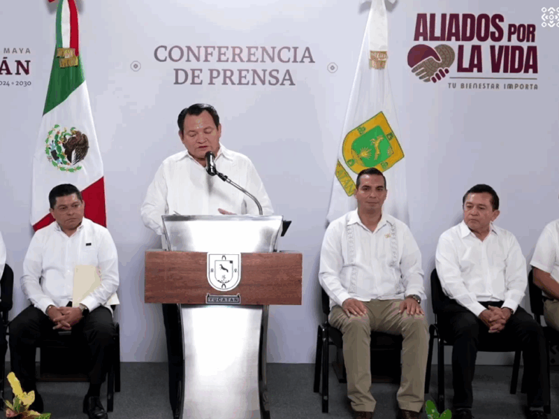 Díaz Mena anuncia aumento de aguinaldo y beneficios para maestros y reforma al ISSTEY que permitirá jubilación sin límite de edad.