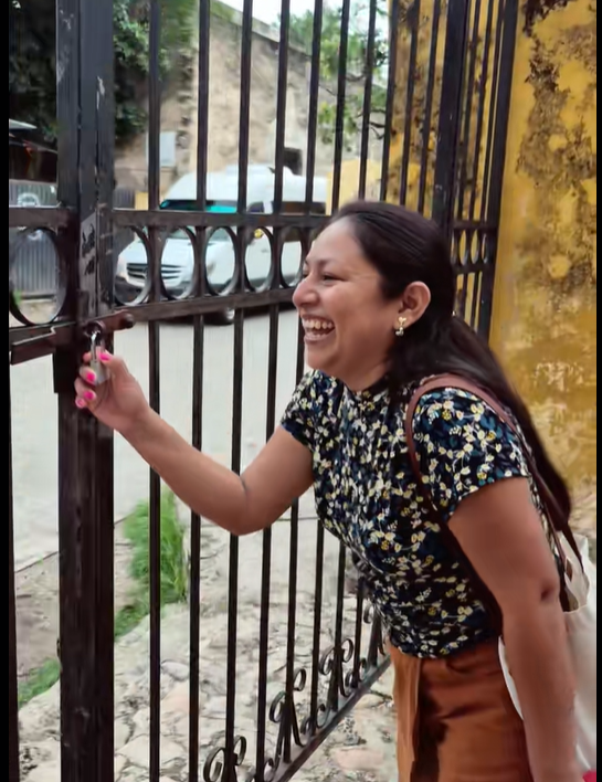 Turistas quedan atrapadas en la pirámide de Izamal, tras cierre anticipado; el encargado regresó a abrir y las regañó por "estar tarde".