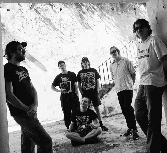 King Gizzard & the Lizard Wizard retira su música de Spotify por vínculos del CEO con la industria militar. Conoce los motivos de la banda.