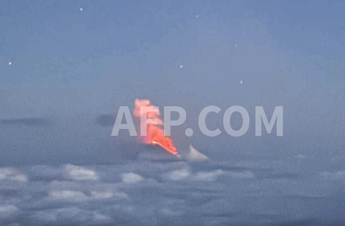 El volcán Kliuchevskoi entra en erupción en Rusia tras un sismo de magnitud 8.8; se emiten alertas de tsunami en la región del Pacífico.